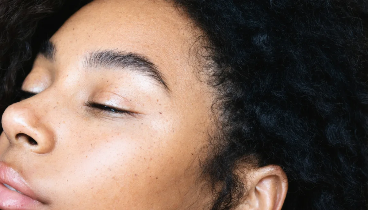 découvrez pourquoi vous pouvez avoir des maux de tête après une coloration végétale et apprenez des remèdes efficaces pour les soulager rapidement et naturellement.