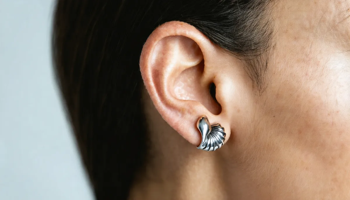 découvrez tout sur le piercing conch : ses avantages, les vérités à savoir et des conseils essentiels pour bien le porter en toute sécurité.
